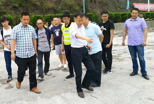 交通廳設(shè)計院總工程師牟廷敏赴公司承建雅西高速臘八斤大橋施工現(xiàn)場調(diào)研指導(dǎo)工作