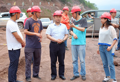 集團(tuán)公司董事黃斌一行赴公司承建仁沐新高速LJ22標(biāo)項(xiàng)目督導(dǎo)安全生產(chǎn)工作