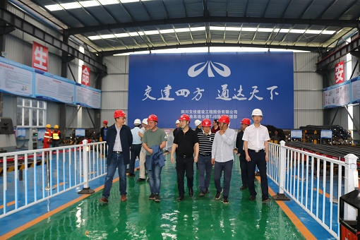 省交通廳質(zhì)監(jiān)局副局長鄒南一行赴公司路面分公司承建成資渝TJ6標(biāo)項目開展監(jiān)督調(diào)研