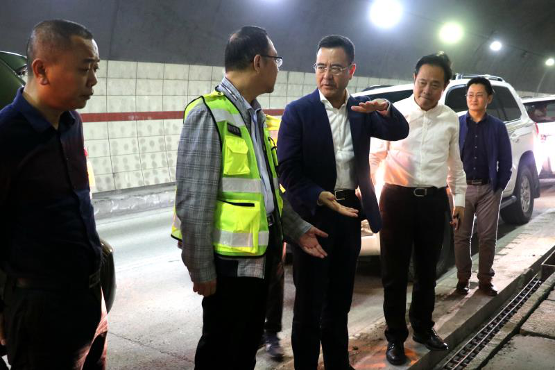 集團(tuán)公司副董事長(zhǎng)、總經(jīng)理馮文生赴都汶高速公路指導(dǎo)節(jié)前安全工作