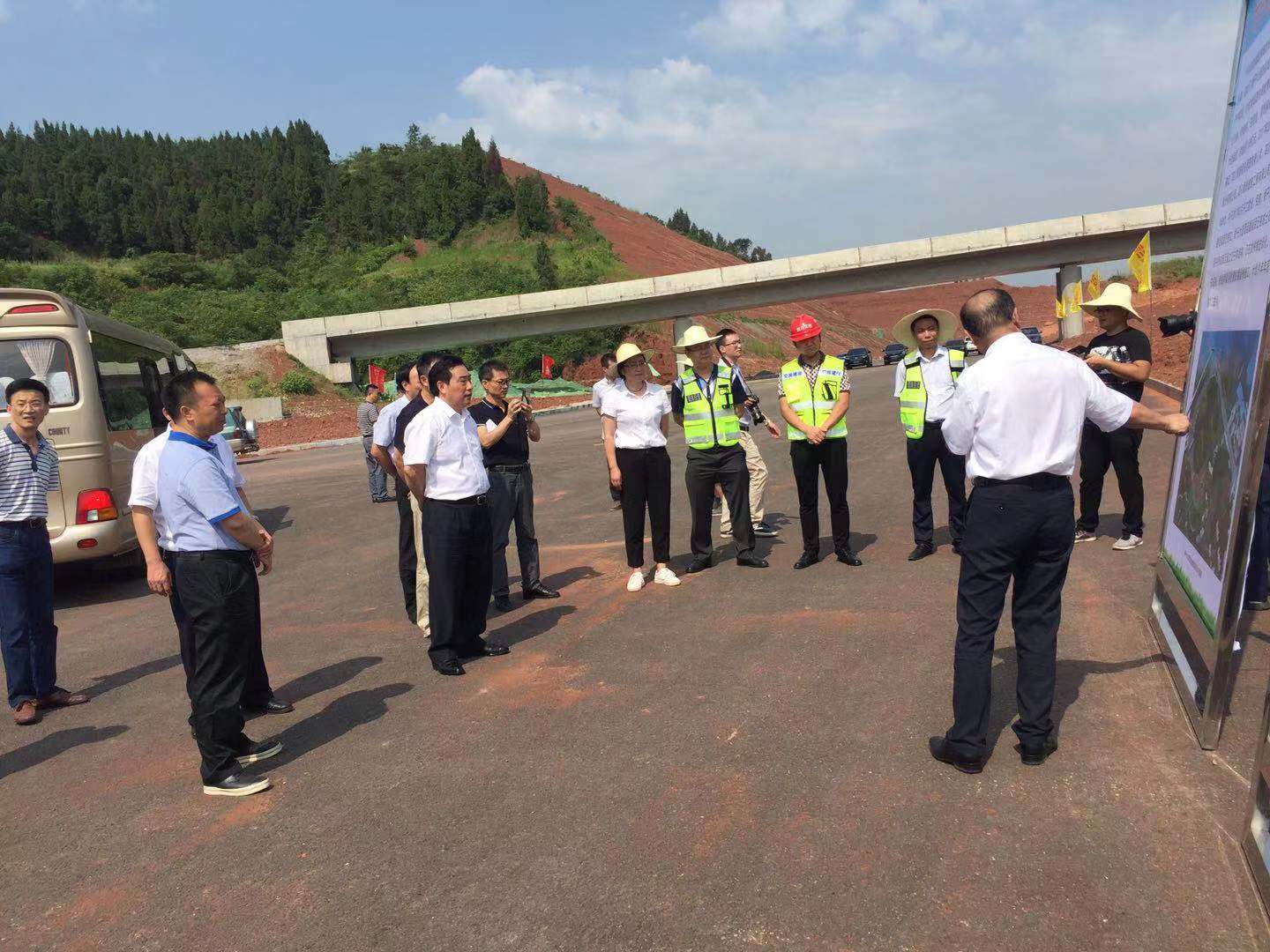 資陽市市委書記廖仁松調(diào)研嬌子大道西延線建設(shè)項目