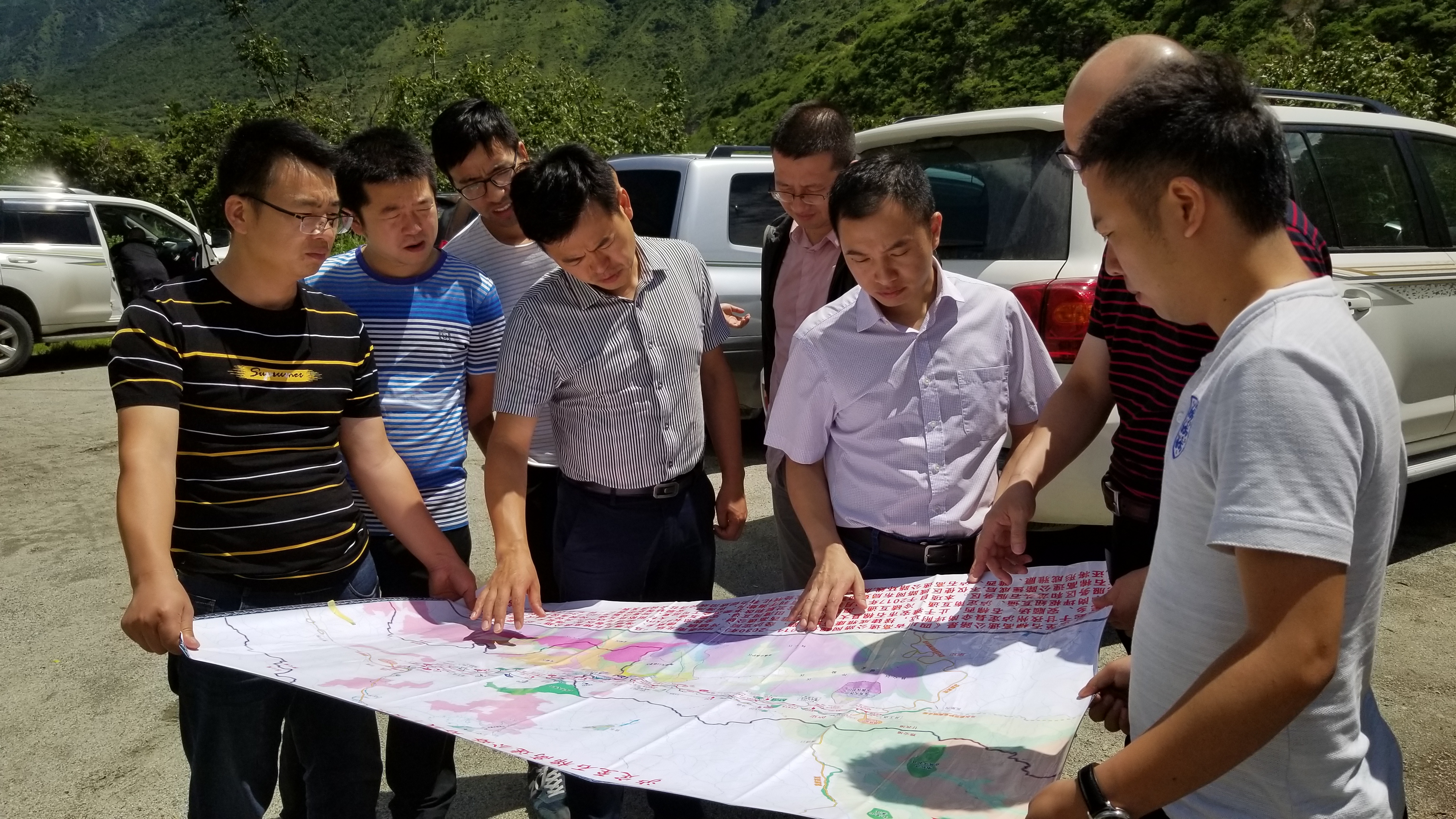 集團(tuán)公司建管部副部長江勇順同志一行調(diào)研指導(dǎo)瀘石高速前期籌備工作