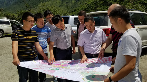 集團公司建管部副部長江勇順同志一行調研指導瀘石高速前期籌備工作 1_副本.jpg