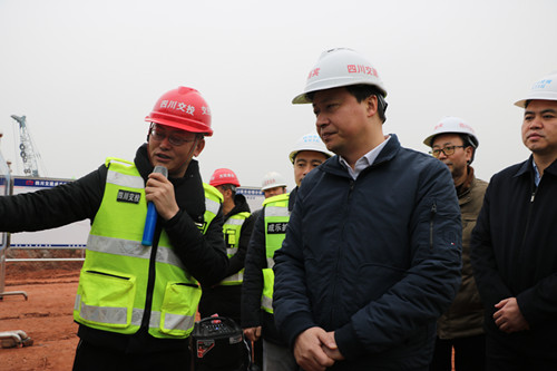樂山市委副書記、市長(zhǎng)張彤調(diào)研督導(dǎo)成樂擴(kuò)容建設(shè)項(xiàng)目棉竹互通改造工作