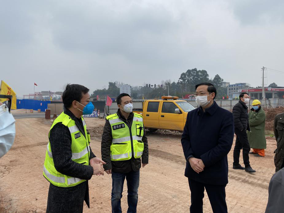 羅新禮副市長現(xiàn)場了解項(xiàng)目部防疫情況.png