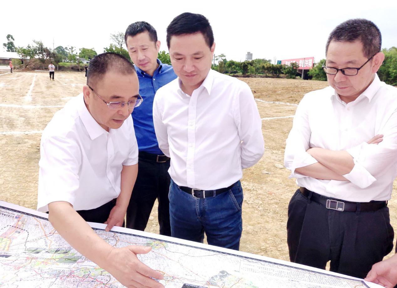 集團(tuán)公司黨委副書記、副董事長、總經(jīng)理周黎明 深入成綿擴(kuò)容項(xiàng)目開展規(guī)劃調(diào)研