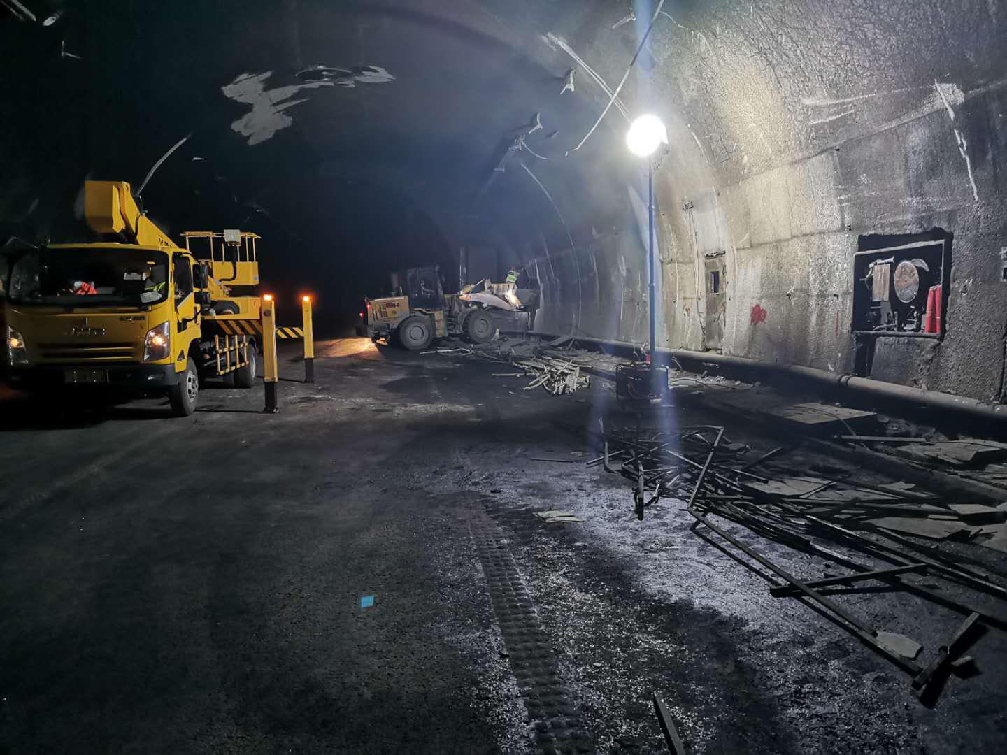 都汶高速龍溪隧道受損，公司立即啟動應急搶險工作