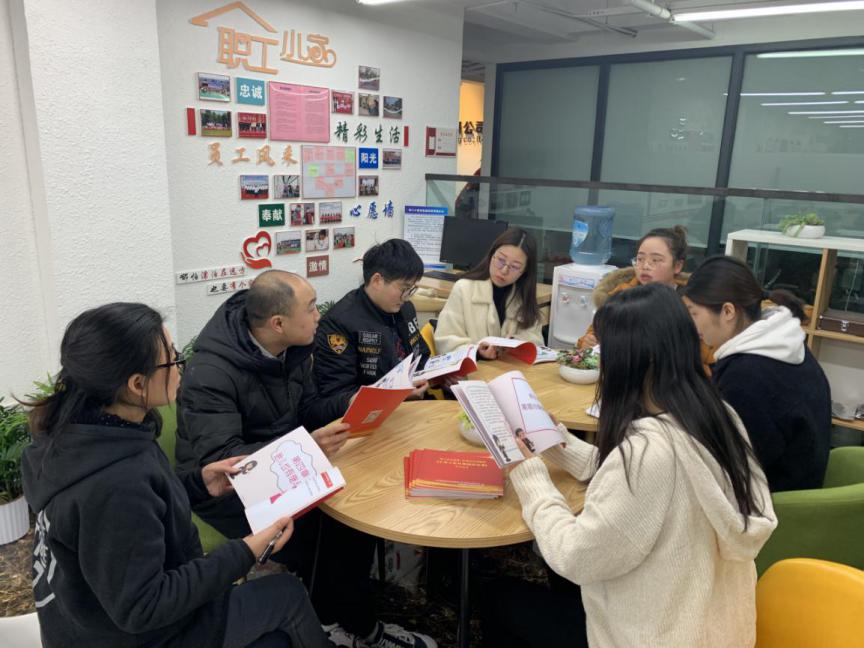 法治讀書會(huì)   共學(xué)民法典——橋梁工程分公司開展黨員職工法治讀書會(huì)活動(dòng)