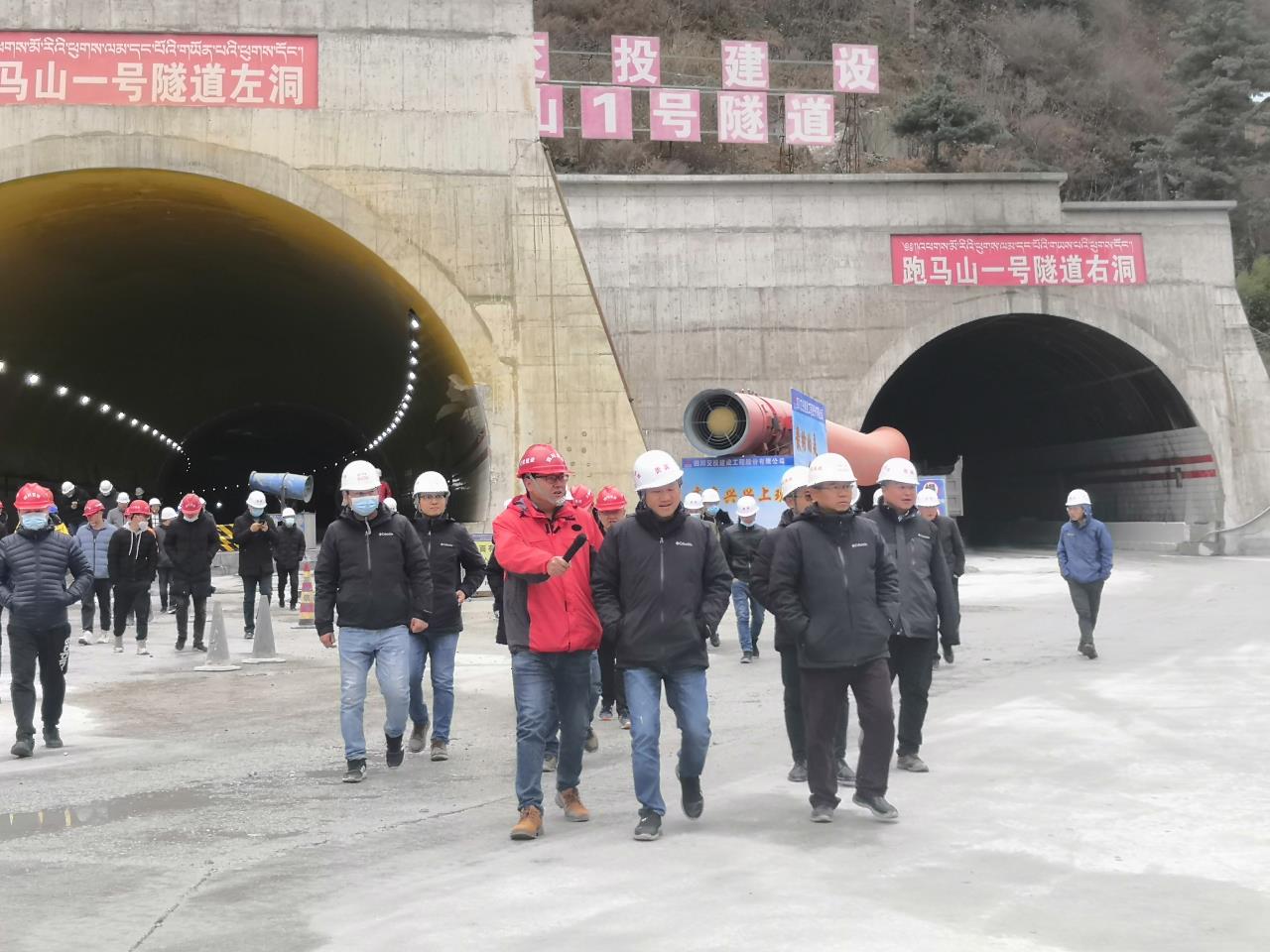 康新K1-1項(xiàng)目部迎來瀘石公司及 瀘石高速項(xiàng)目技術(shù)骨干組團(tuán)“取經(jīng)”
