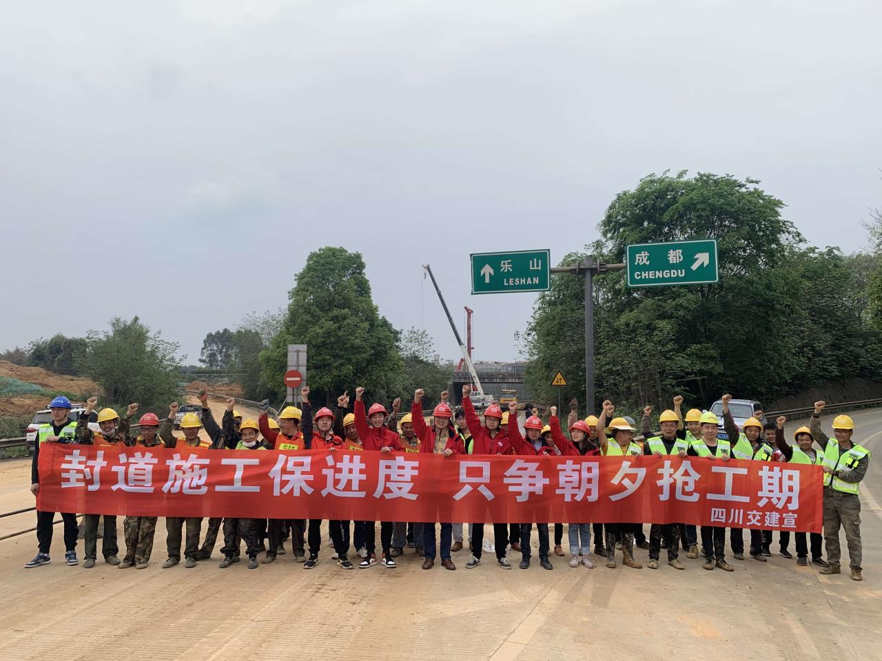 半幅封閉施工  向年底通車目標(biāo)沖刺！