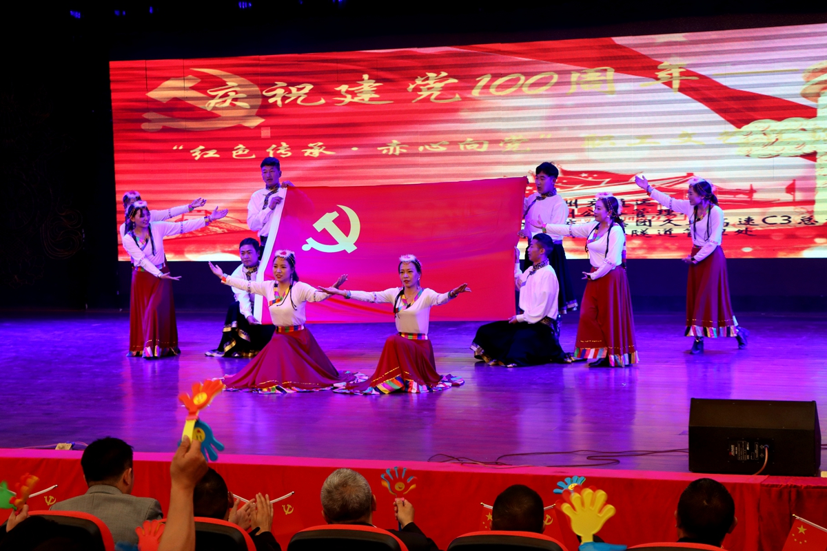5-久馬高速C3總包部TJ10項(xiàng)目部舞蹈《再唱山歌給黨聽(tīng)》（升華攝影）.JPG