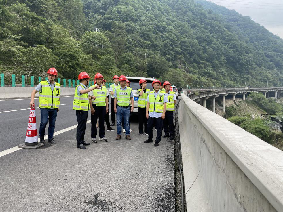 集團(tuán)第三監(jiān)事會主席華正輝帶隊赴 四川交建調(diào)研