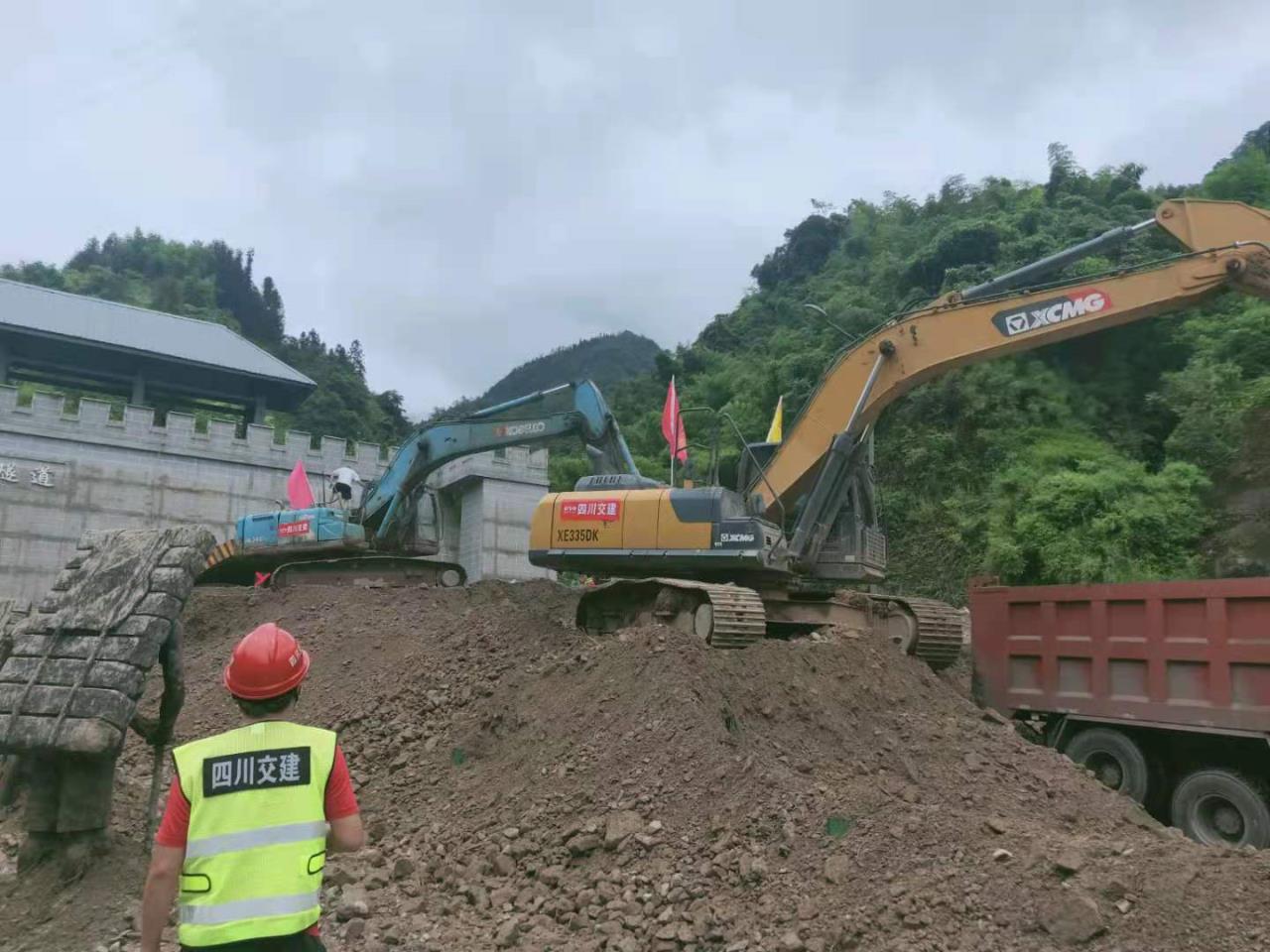 雅康高速突發(fā)泥石流，四川交建火速搶險(xiǎn)