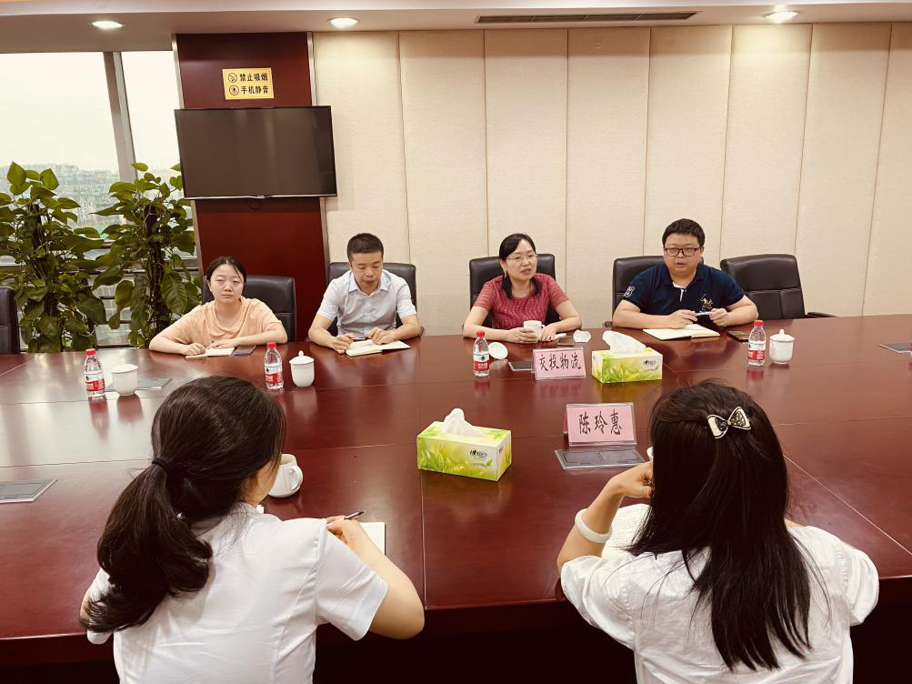 物流公司財務總監(jiān)沈容華一行到公司交流座談