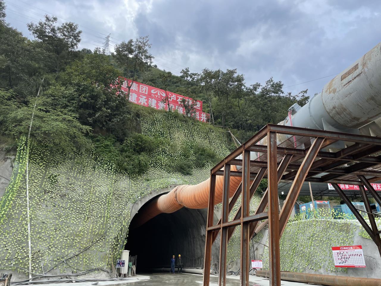 年底沖刺加速度！瀘石高速TJ3標(biāo)隧道 掘進(jìn)超3000米